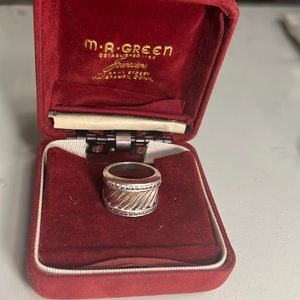 David yurman dimond silver ring with 24 small diamonds- 12 on each side. Size 6.